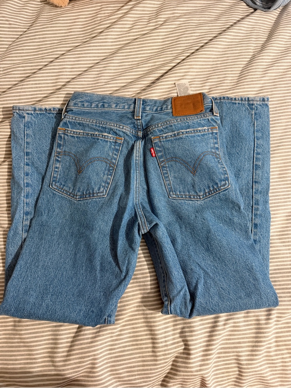Levi's Women’s Light Blue Straight Leg Denim Jeans